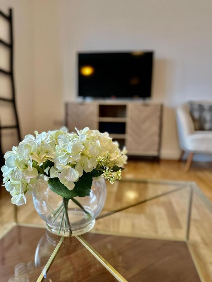 Koala & Tree - Modern 1 Bed Apartment For 4 Guests In The Heart Of Cambridge - Short Lets & Serviced Accommodation Buitenkant foto
